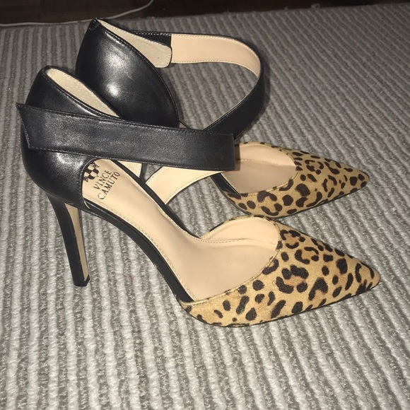 Vince Camuto Shoes - NEVER WORN Vince Camuto heels Vince Camuto Shoes - NEVER WORN Vince Camuto heels